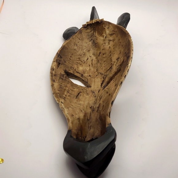 Handpainted Zebra mask wall hanging - Picture 8 of 10